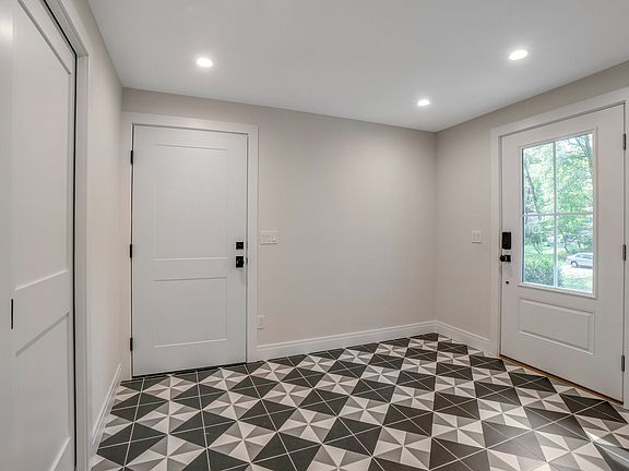 5th image of 6 Fox Ridge Rd