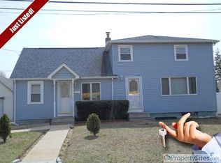 60 S Parkway Dr, West Babylon, NY 11704