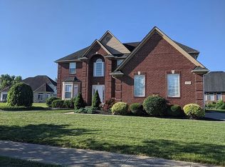 27121 Debiasi Dr, Brownstown, MI 48174