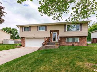 215 8th St W, Andalusia, IL