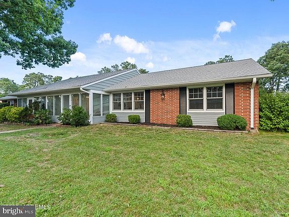 3rd image of 681 New Castle Ct