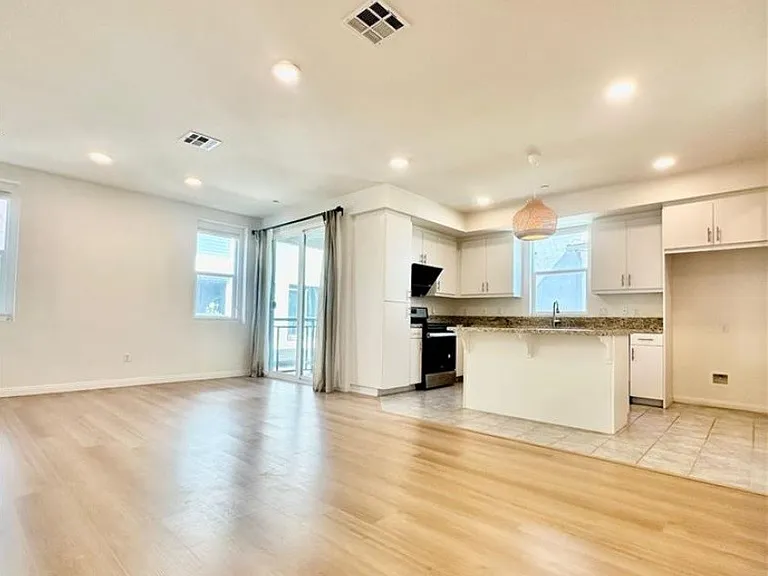 7817 Paxton Pl — Photo 2