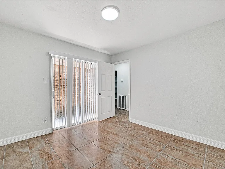 2223 Courtney Ct — Photo 15