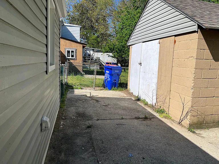 313 5th St N — Photo 23