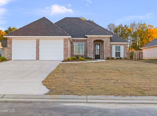 123 Lewis Farms Dr, Madison, MS 39110