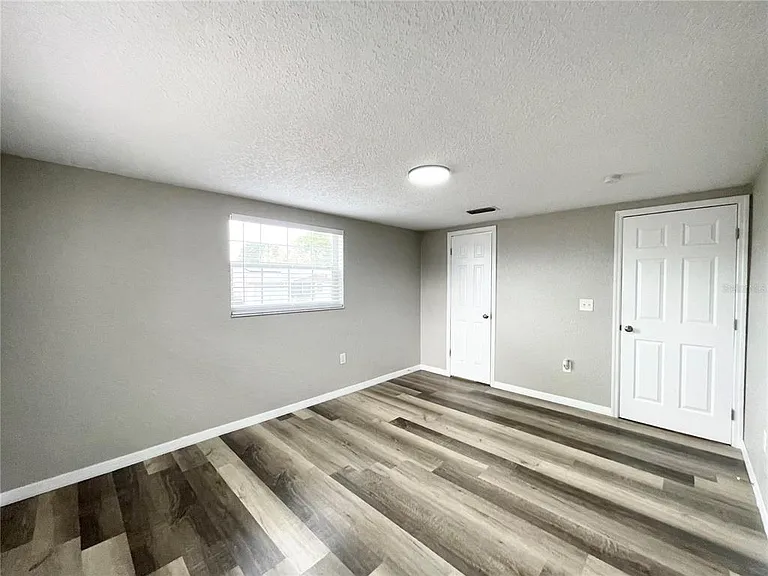 11241 Yewtree Ave — Photo 23