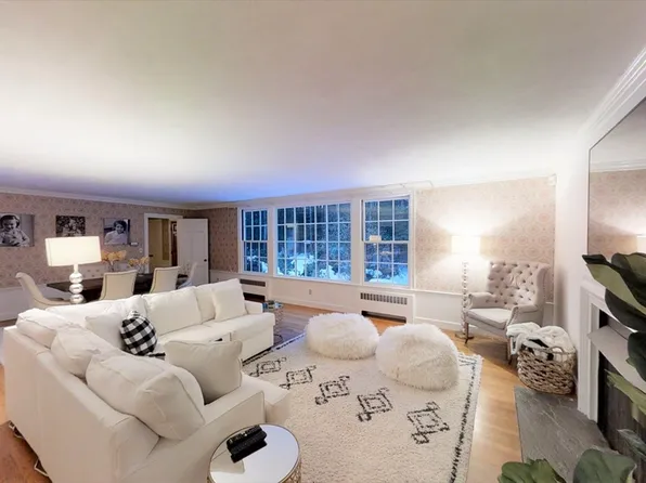 78 Draper Rd, Wayland, MA 01778