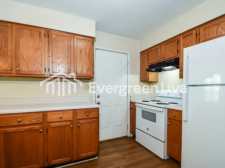 6894 Snyder Rd — Photo 6