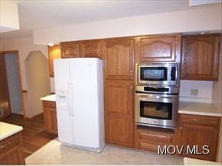 5th image of 24 Eton Ct