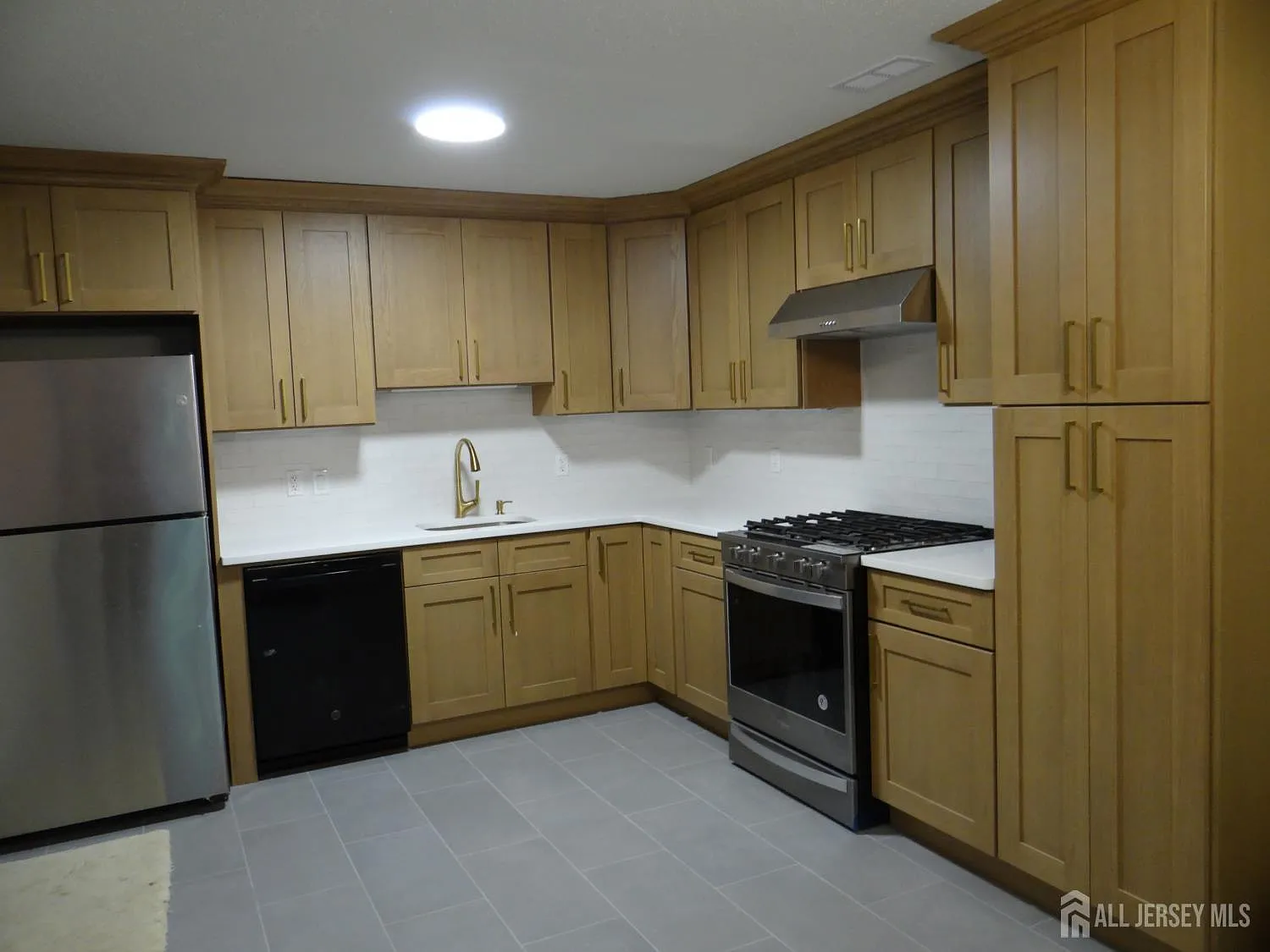 3 bed, 2.5 bath, 1587 sqft, $3,250 — Photo 3