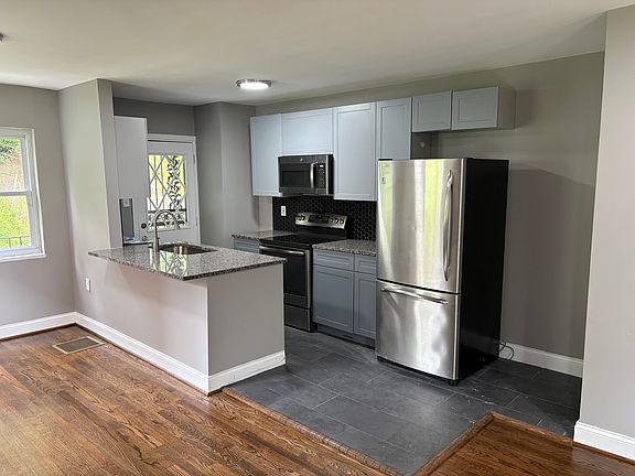 dining room to kitchen