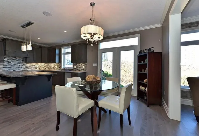 3135 Pincombe Dr — Photo 8