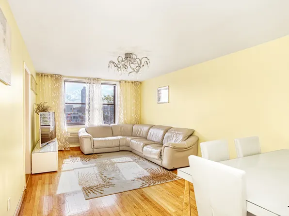 2330 Voorhies Avenue image 1 of 7