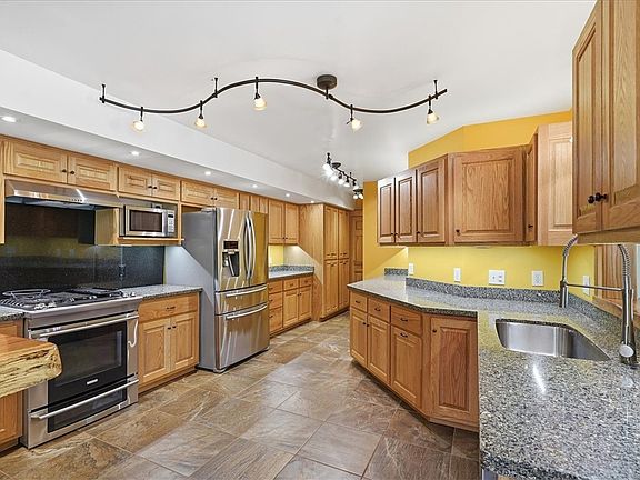 3rd image of 100 Brittany Way