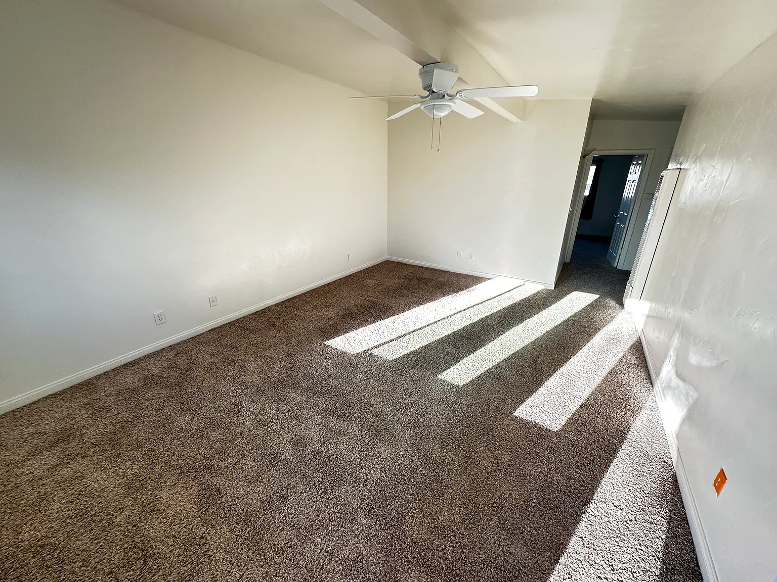 2 bed, 1000 sqft, $2,200 — Photo 4