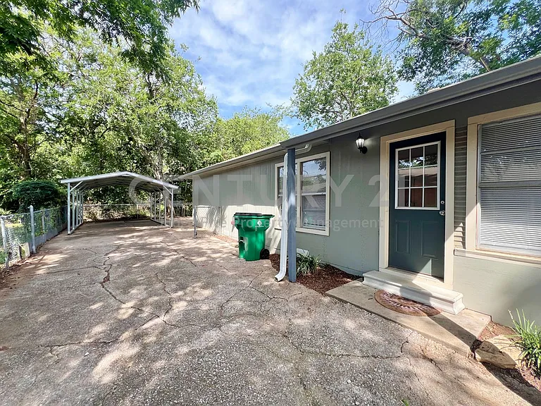 450 Everett St — Photo 20
