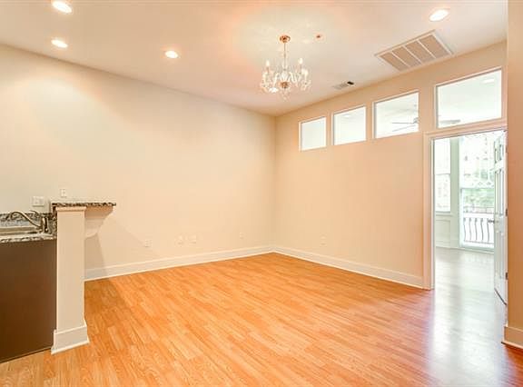5th image of 611 Julia St #F