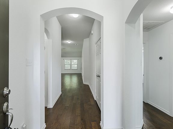 2nd image of 1820 Kings Cross Dr