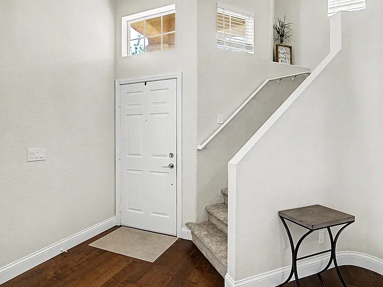 2025 Shining Feather Ln — Photo 6