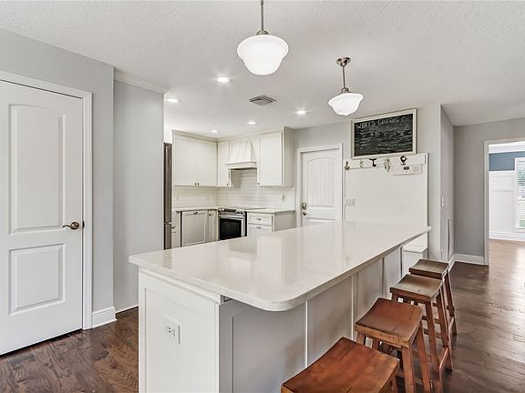 3rd image of 2349 Glenfinnan Dr