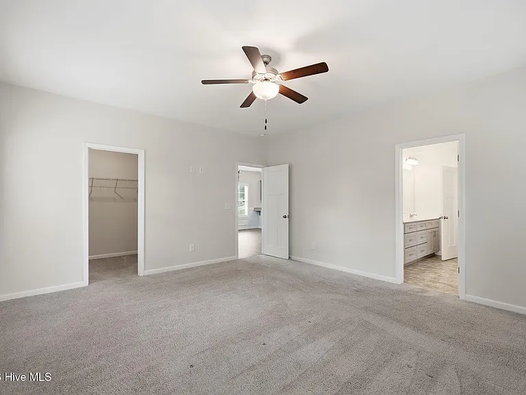 105 Village Dr — Photo 29
