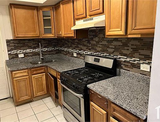 1st image of 2331 W Arthur Ave