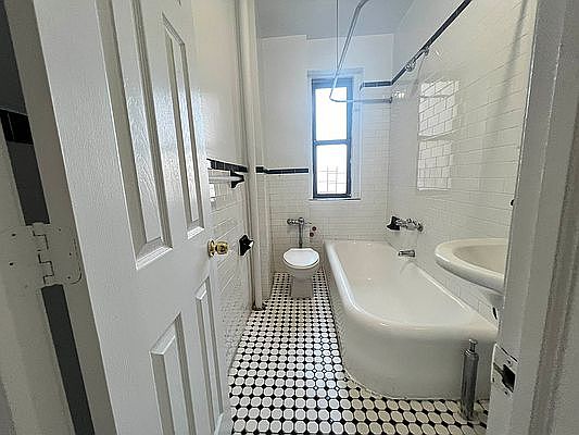 5th image of 2745 Matthews Ave Floor 2