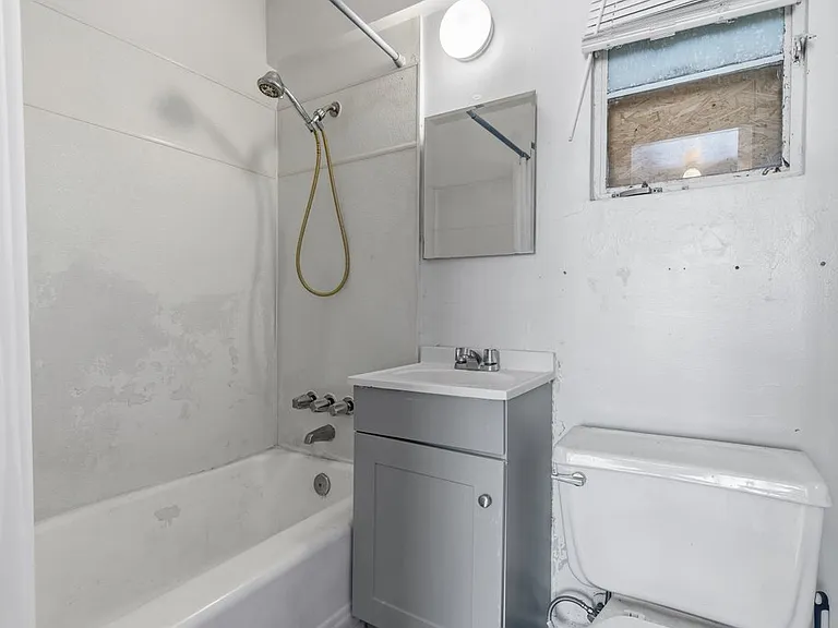 215 Gass Ave — Photo 2