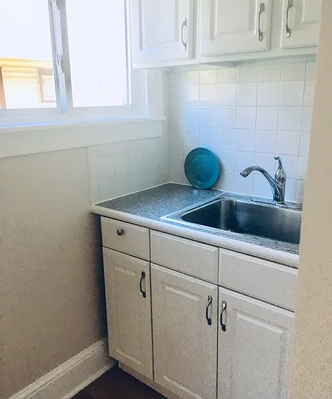 345 Buckingham Ave — Photo 3