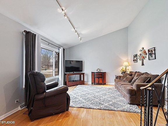 2nd image of 551 Pierce Ct