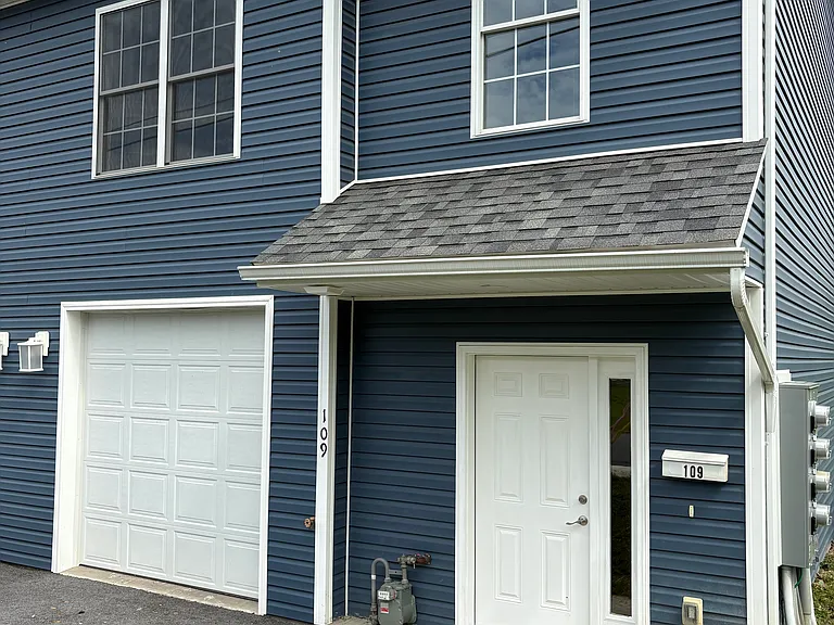 109 S Pine St — Photo 3