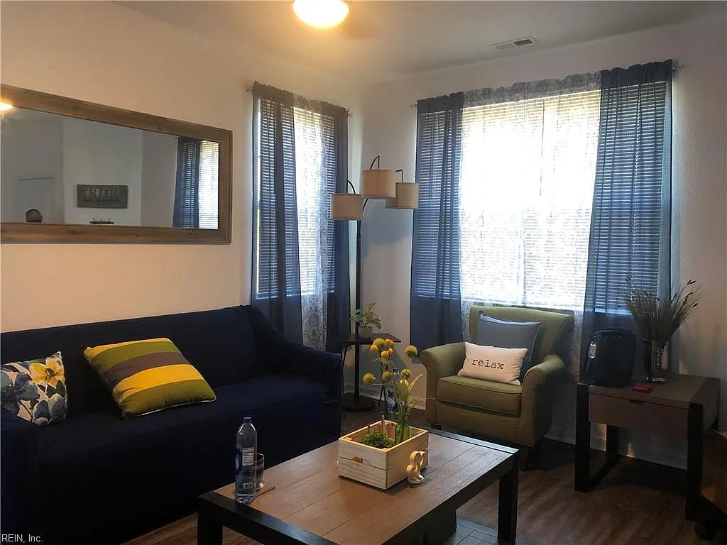 2 bed, 2.5 bath, 1329 sqft, $2,250 — Photo 2