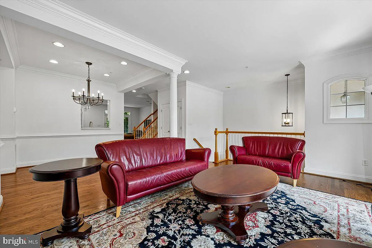 3 bed, 3.5 bath, 2330 sqft, $5,000 — Photo 4