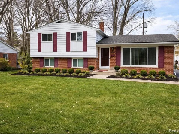 20340 Briarwood Ct, Southfield, MI 48076
