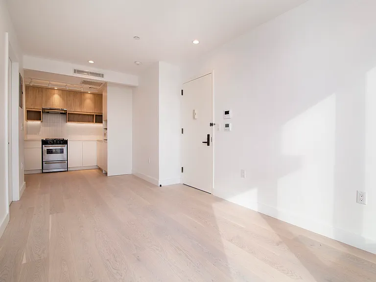 222 51st Ave #2C — Photo 2