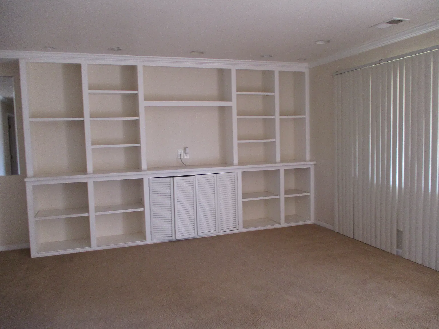 2 bed, 858 sqft, $2,000 — Photo 2