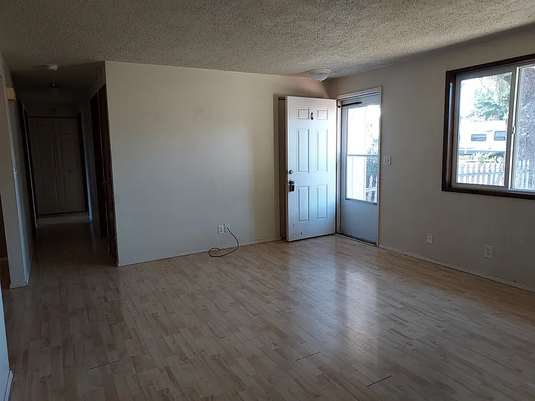 2145 Primrose St — Photo 14