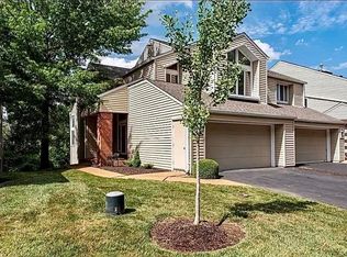 1866 Ridgeview Circle Dr, Ballwin, MO 63021