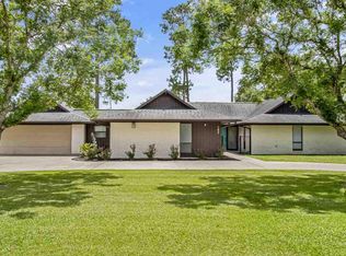 102 Country Club Dr, Beaumont, TX 77705