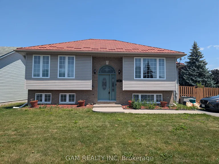 11 Jason Cres #UPPER LEVEL — Photo 1