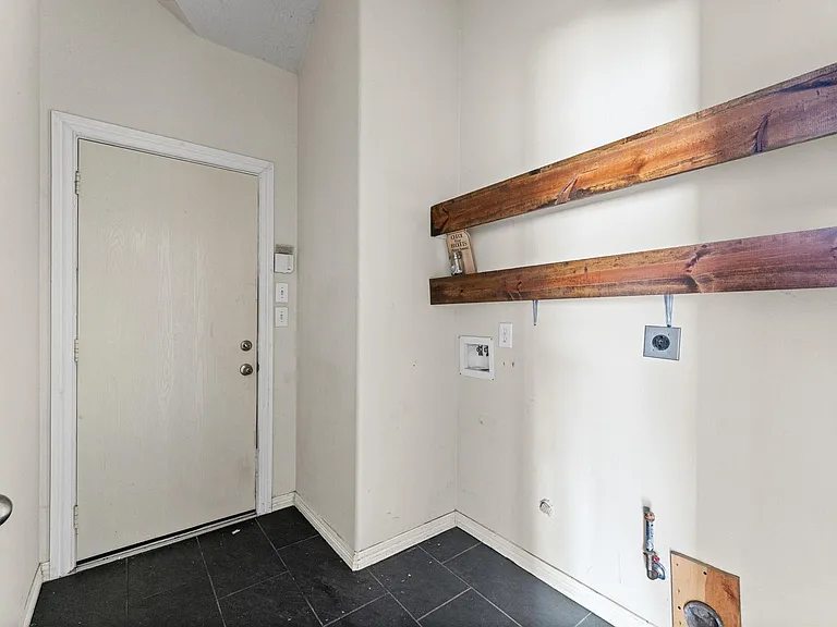 1875 Redwood Ln — Photo 14