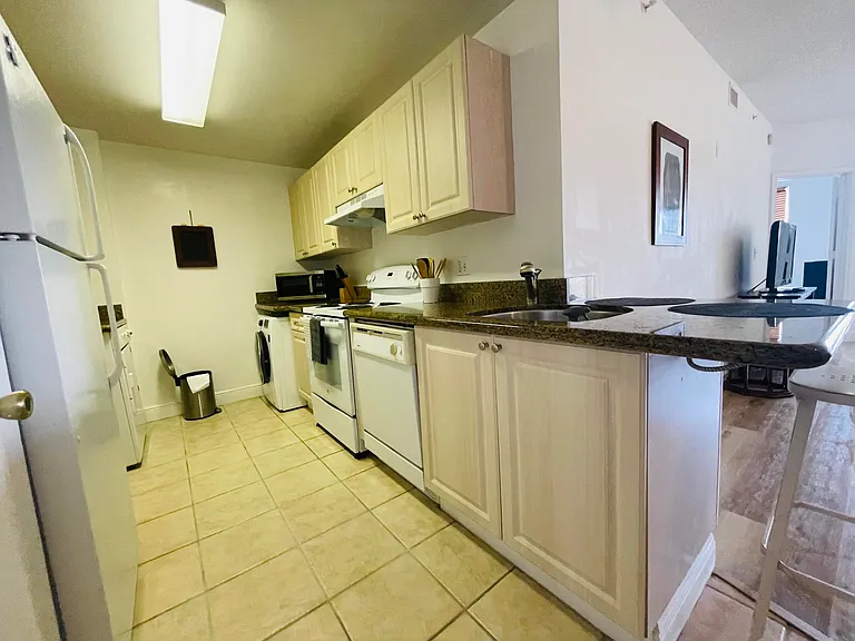 2040 Greenview Shores Blvd #221 — Photo 13