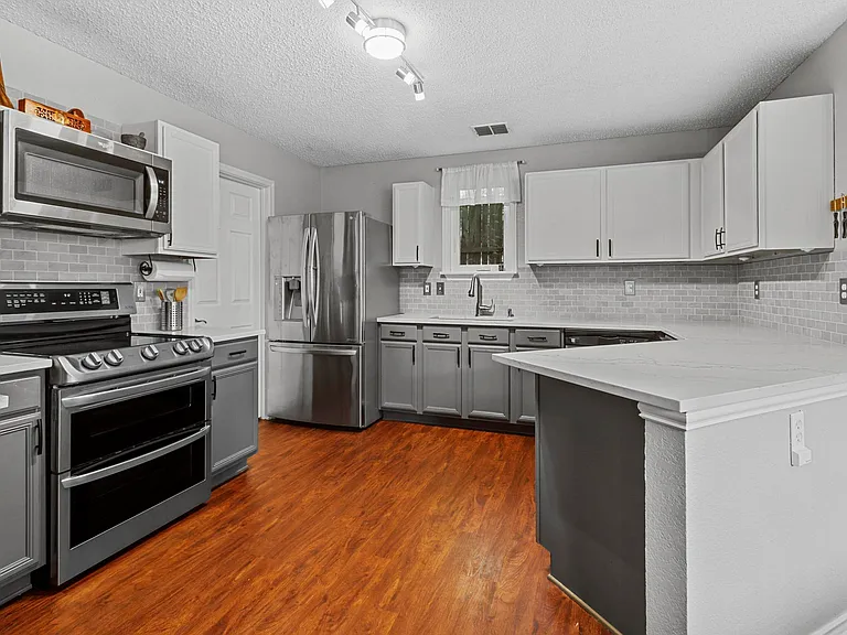 2202 Barton Springs Dr — Photo 12