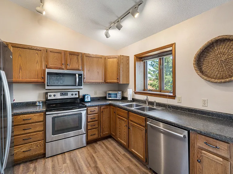 3704 Meadowbrook Dr — Photo 13