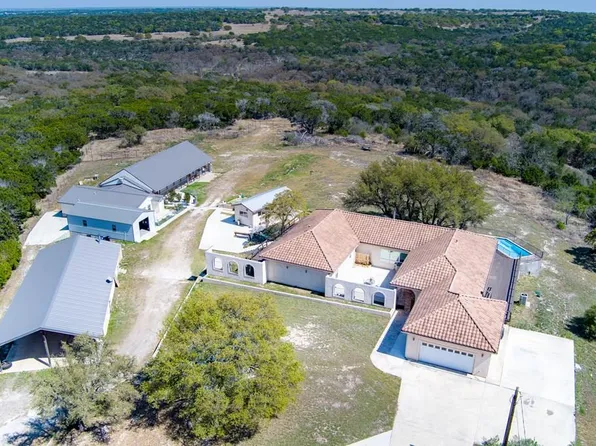 305 Teague Rd, Kerrville, TX 78028