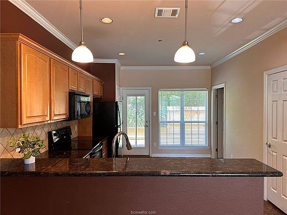 5th image of 305 Holleman Dr #1407