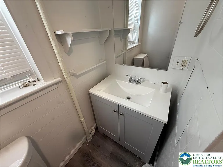 60 E Broad St #2 — Photo 6