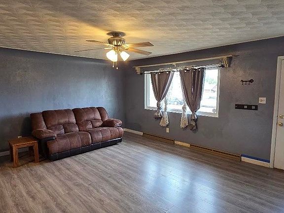 3rd image of 1407 Adams Cir