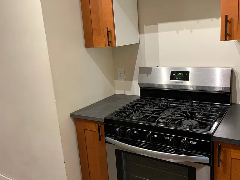 929 Wealthy St SE #1A — Photo 2