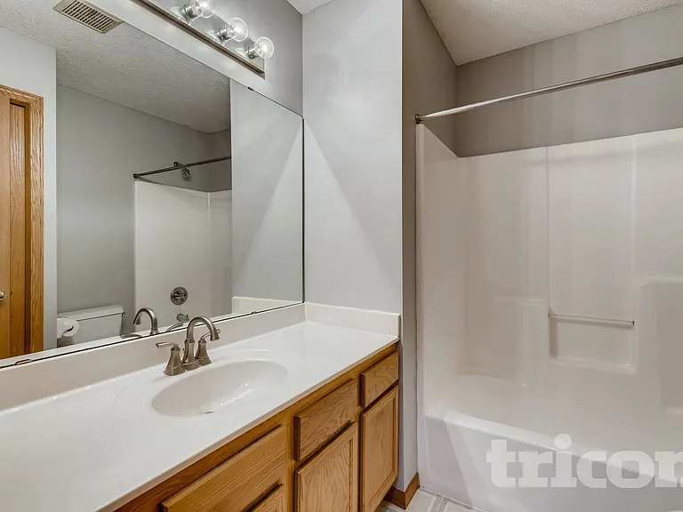 357 Parkview Ln S — Photo 5